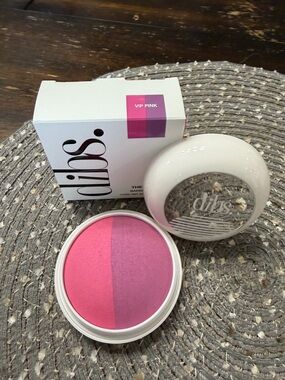 d.lux VIP Pink Dual-Tone Powder Blush - Vibrant Pink